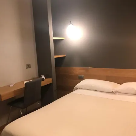 艾尔伯格特雷波希酒店 酒店