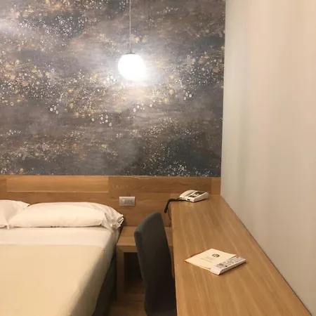 酒店 艾尔伯格特雷波希酒店 4*