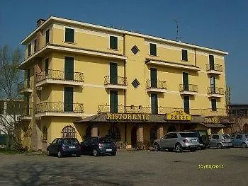 ホテル Tre Pozzi フォンタネッラート