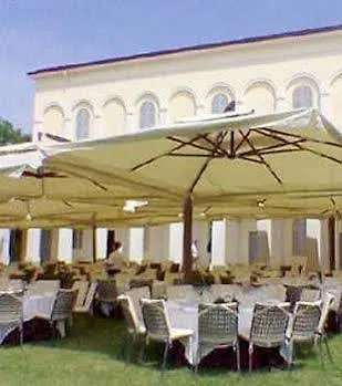 Tre Pozzi فندق فونتانيلاّتو